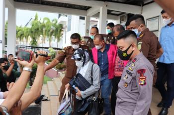 Kejati Lampung Tahan Tersangka Perkara Pengadaan Bantuan Benih Jagung Dirjen Tanaman Pangan Kementan RI Untuk Provinsi Lampung